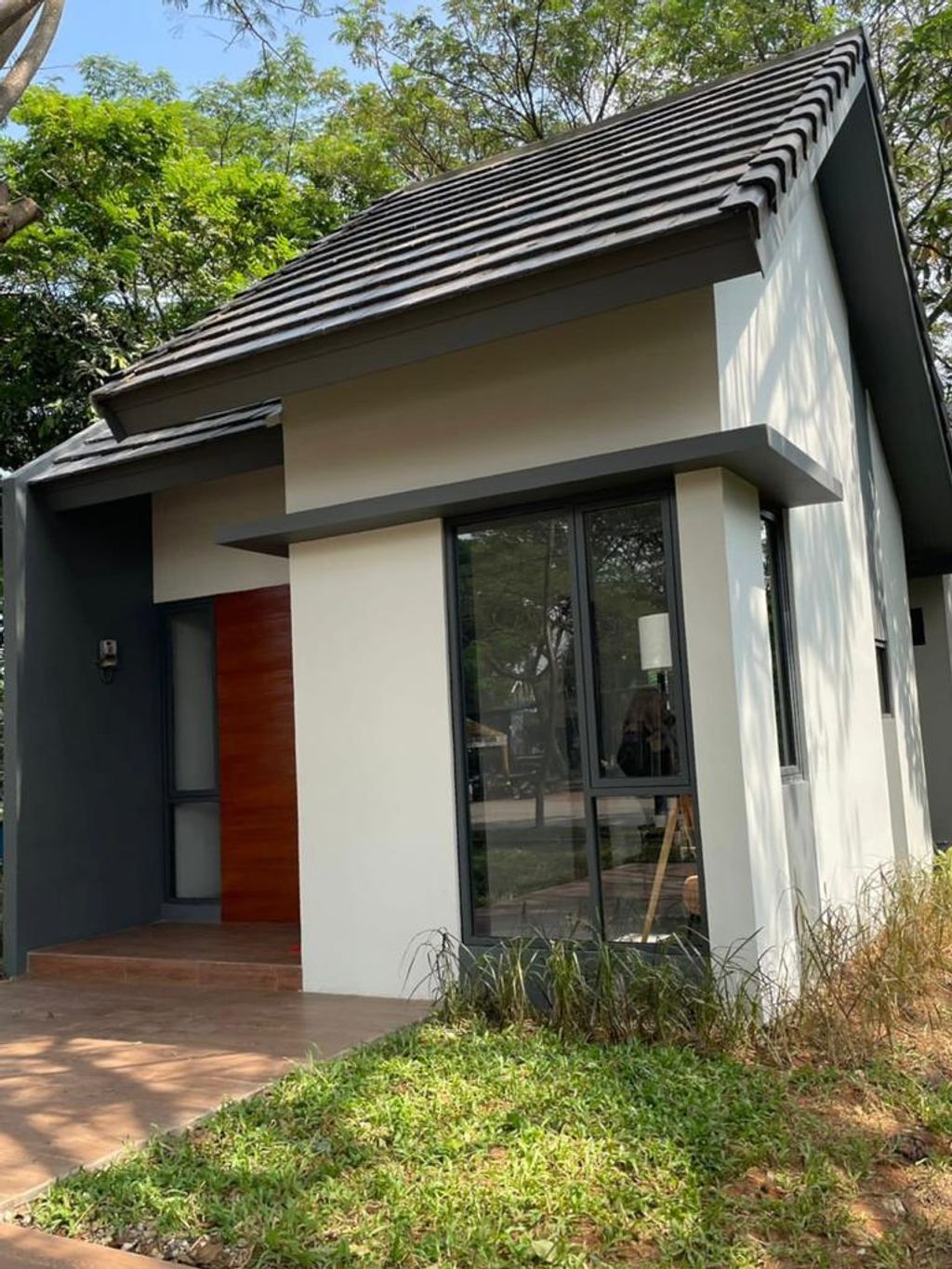 foto tampak rumah tipe FRESIA LITE 585 perumahan Mutiara Gading City Cluster New Liverpool Tahap 1
