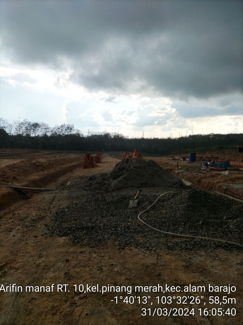 foto posisi tengah perumahan AQIRAH LAND