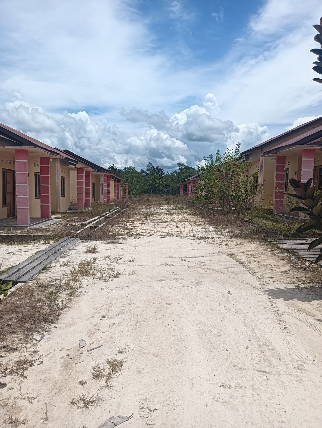 foto posisi tengah perumahan GRAND LONG SAND