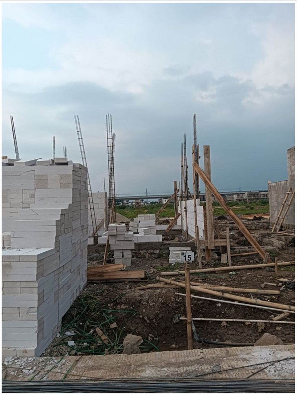 foto tampak rumah tipe 41 Compact High Ceiling 2KT (488) perumahan G-Land Ciwastra Park 2
