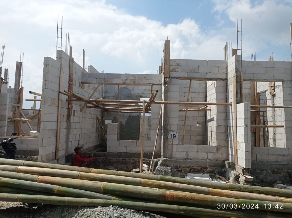 foto tampak rumah tipe 43 Compact High Ceiling 3KT (479) perumahan G-Land Ciwastra Park 2