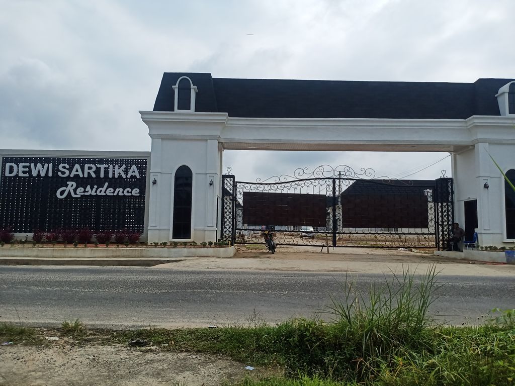 foto gerbang perumahan PERUMAHAN DEWI SARTIKA RESIDENCE