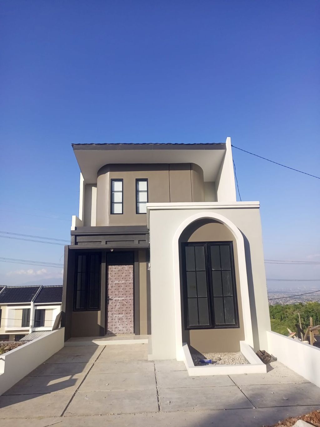 foto tampak rumah tipe 30 Cozy Level (267) perumahan Bukit Sukanagara Resort