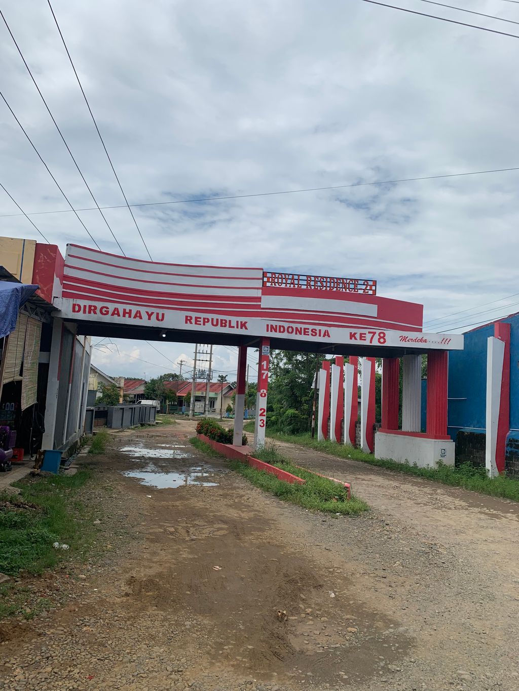 foto gerbang perumahan ROYAL RESIDENCE II TAHAP IV