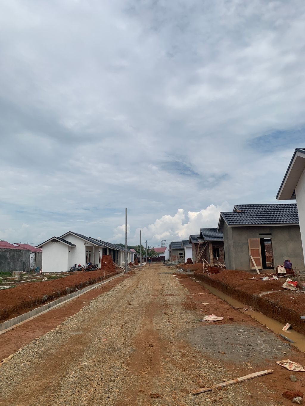 foto posisi tengah perumahan ROYAL RESIDENCE II TAHAP IV