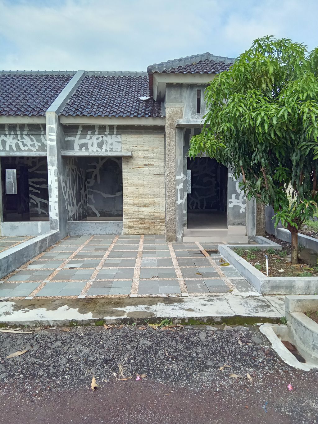 foto tampak rumah tipe KAV. 19 HADAP BARAT Th. 2024 perumahan PURI MEGA CITRA - JATIWANGI