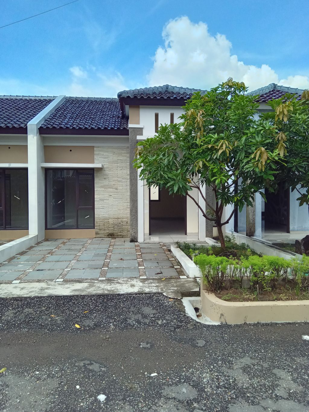 foto tampak rumah tipe KAV. 6 JALAN UTAMA HADAP BARAT Th. 2024 perumahan PURI MEGA CITRA - JATIWANGI
