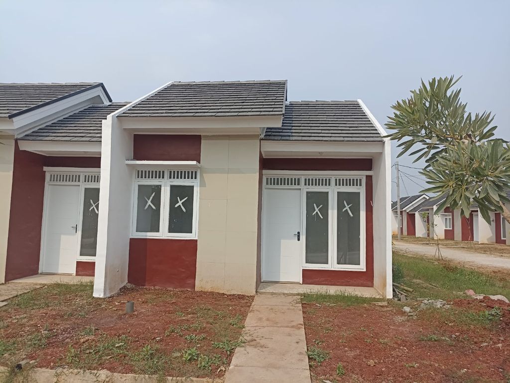 foto tampak rumah tipe 22/102 perumahan Grand Tamansari 3 Residence