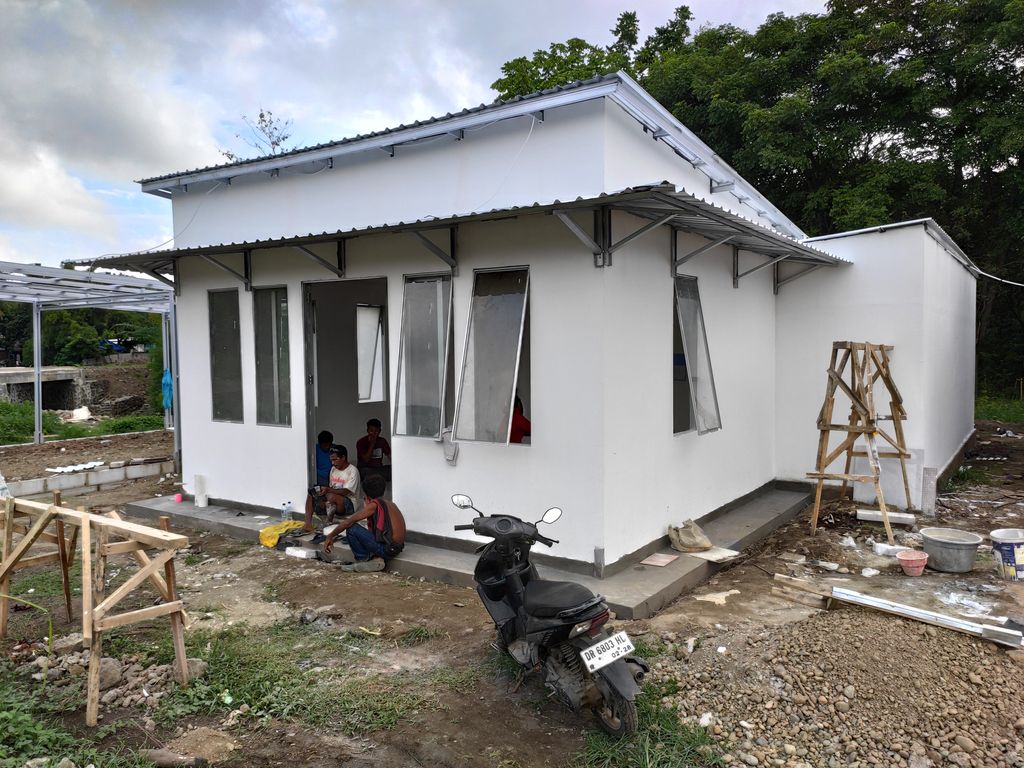 foto contoh rumah perumahan GRAND HOUSING MALUK