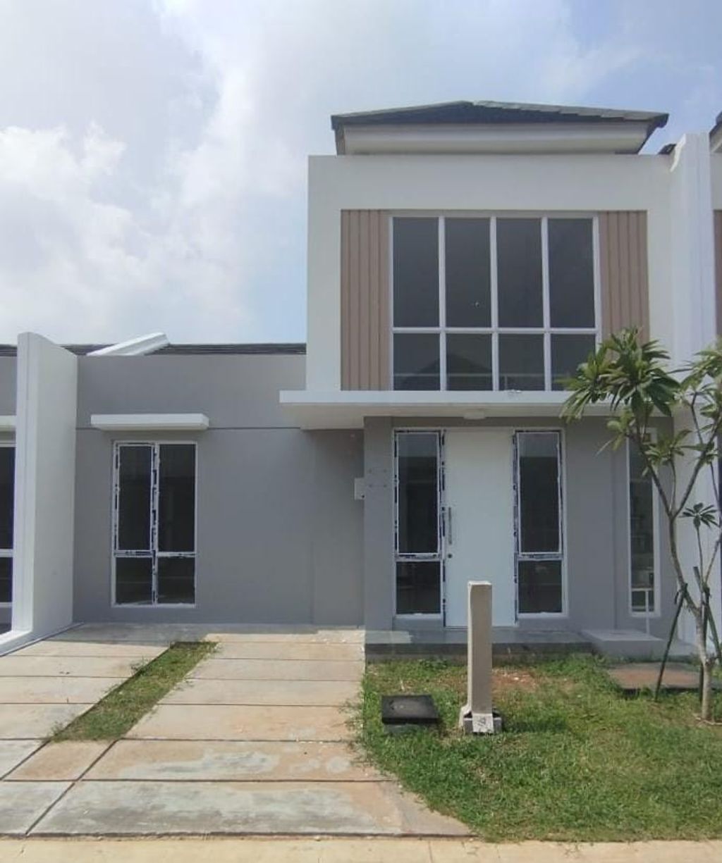 foto tampak rumah tipe CANNA 12/11 perumahan PARAMOUNT PETALS TAHAP 1
