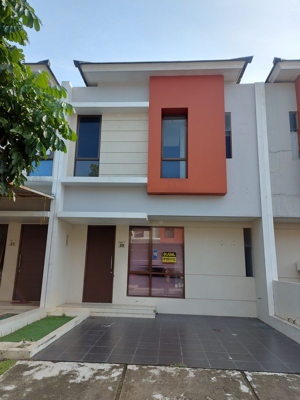 foto tampak rumah tipe AZALEA PREMIUM perumahan GRAHA RAYA LINEA