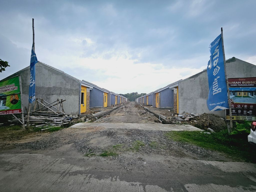 foto gerbang perumahan HOME PARANGJORO