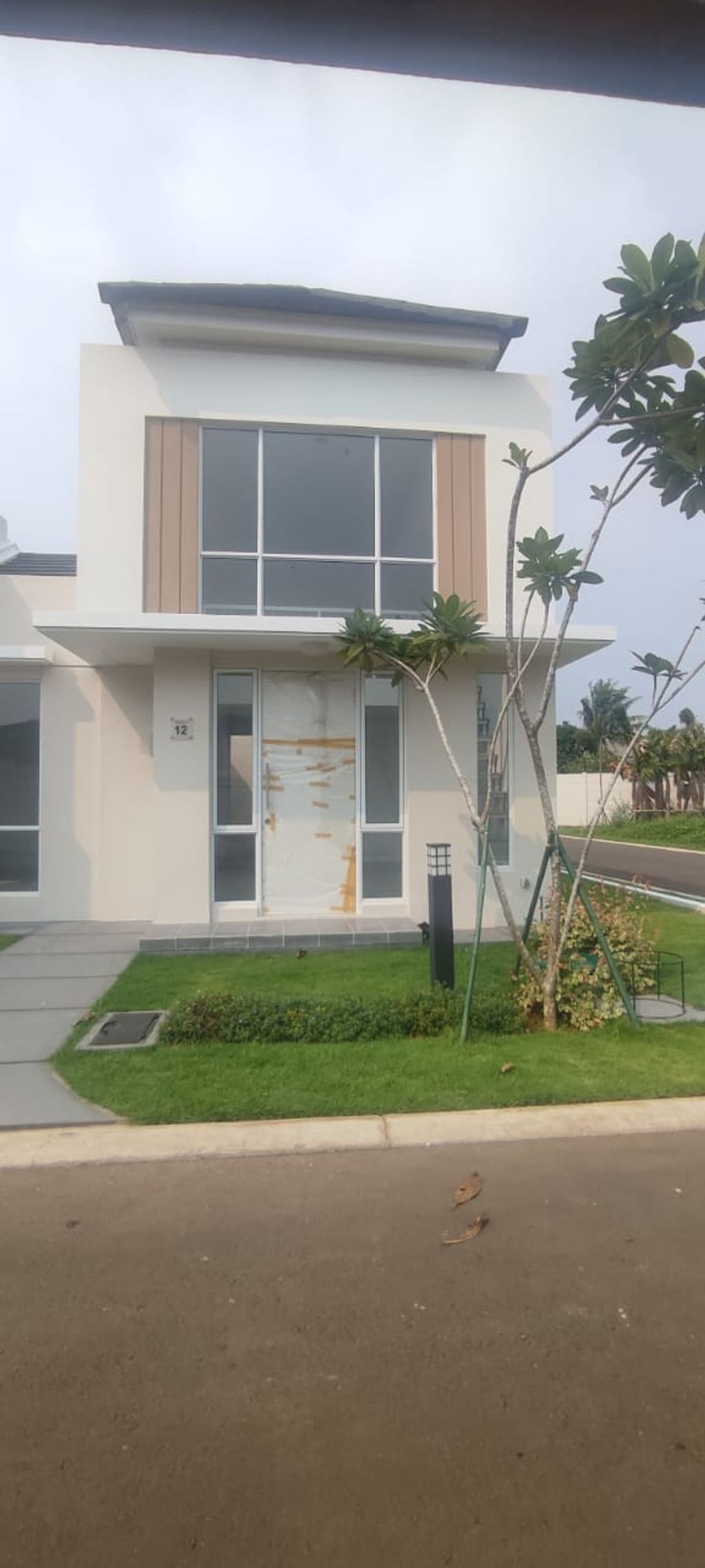 foto tampak rumah tipe ASTER 7/12 perumahan PARAMOUNT PETALS TAHAP 1