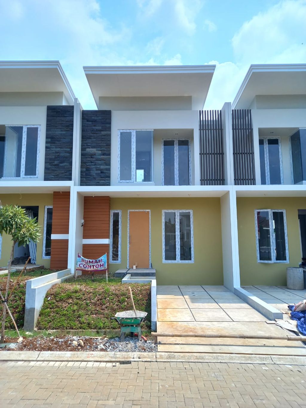 foto tampak rumah tipe 65/120 perumahan Pakuan Hill