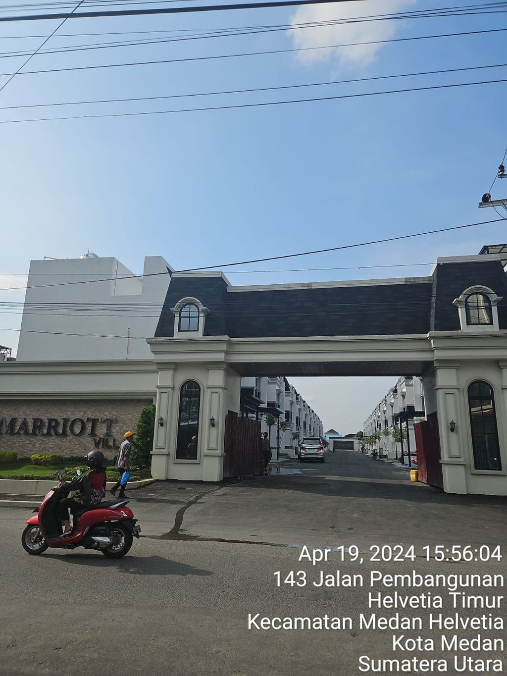 foto gerbang perumahan THE MARRIOTT VILLAS ( sambungan )
