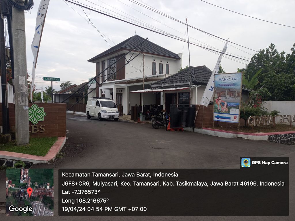 foto gerbang perumahan PERUMAHAN GRAHA MAHKOTA