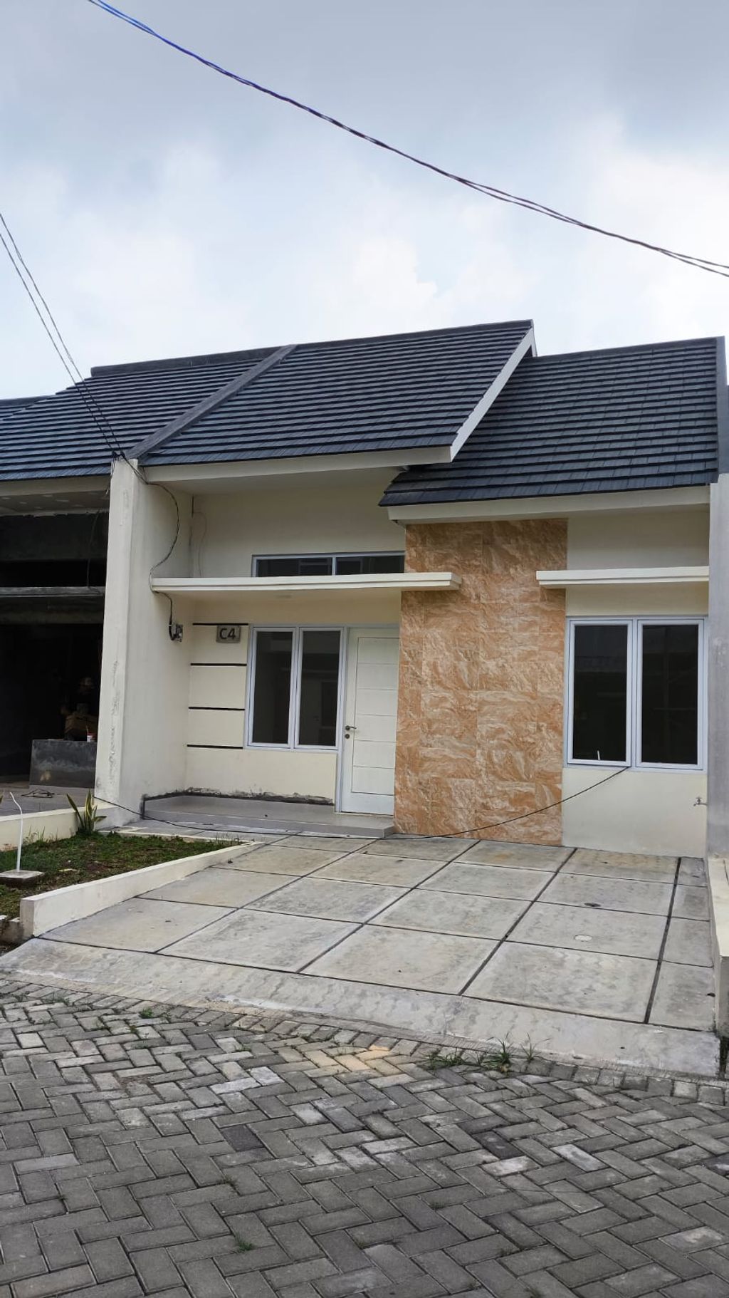 foto tampak rumah tipe Clover 43/ 74 perumahan PURI AMALA ASRI