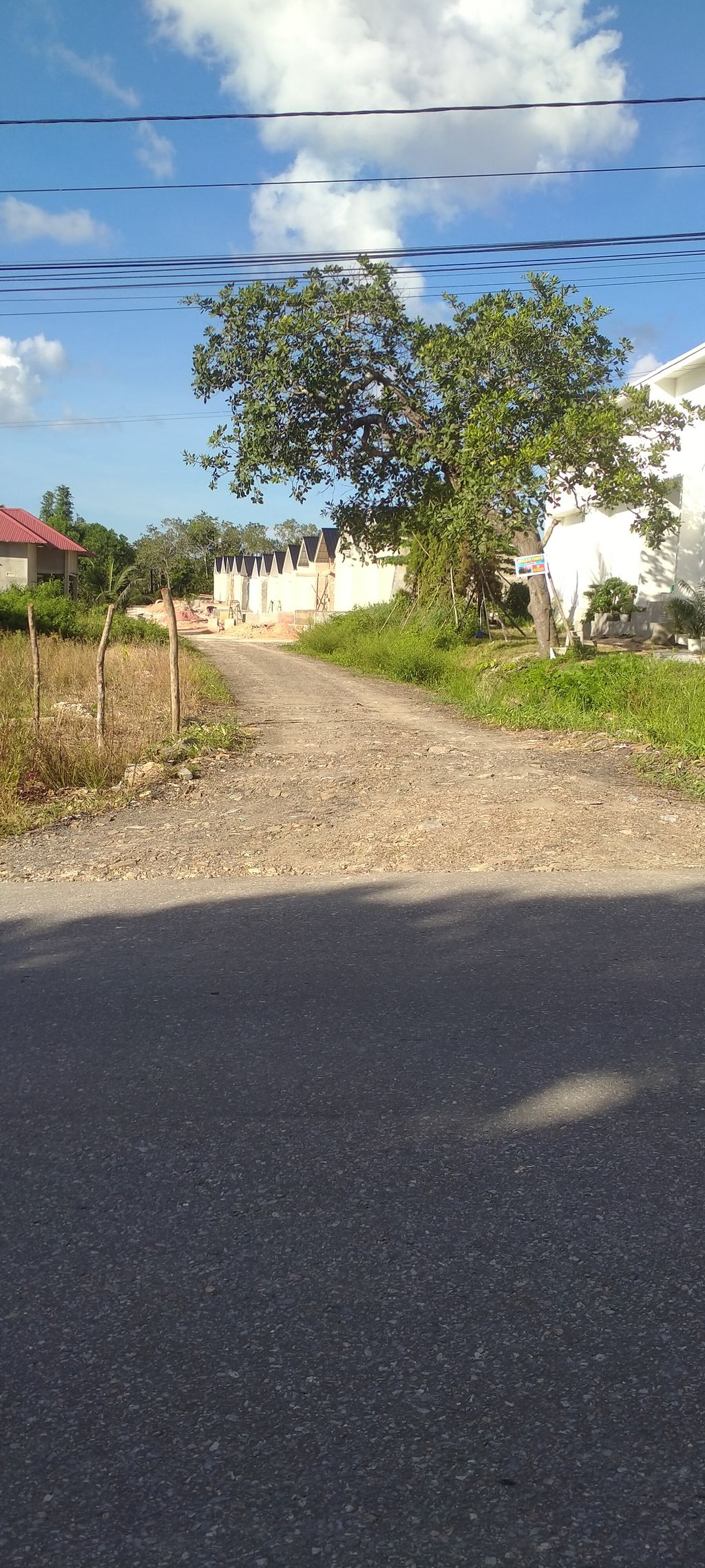 foto gerbang perumahan HALUOLEO GARDEN 6