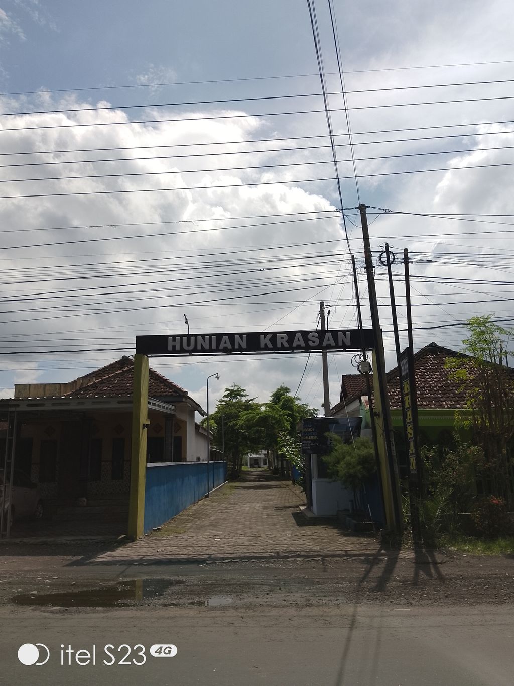 foto gerbang perumahan Hunian Krasan