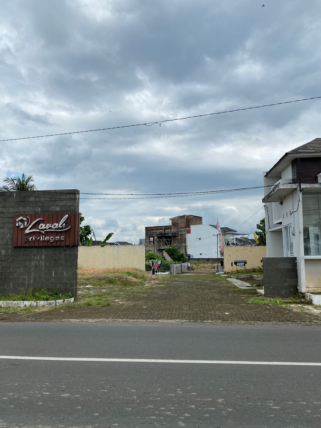 foto gerbang perumahan Lavali Privileges