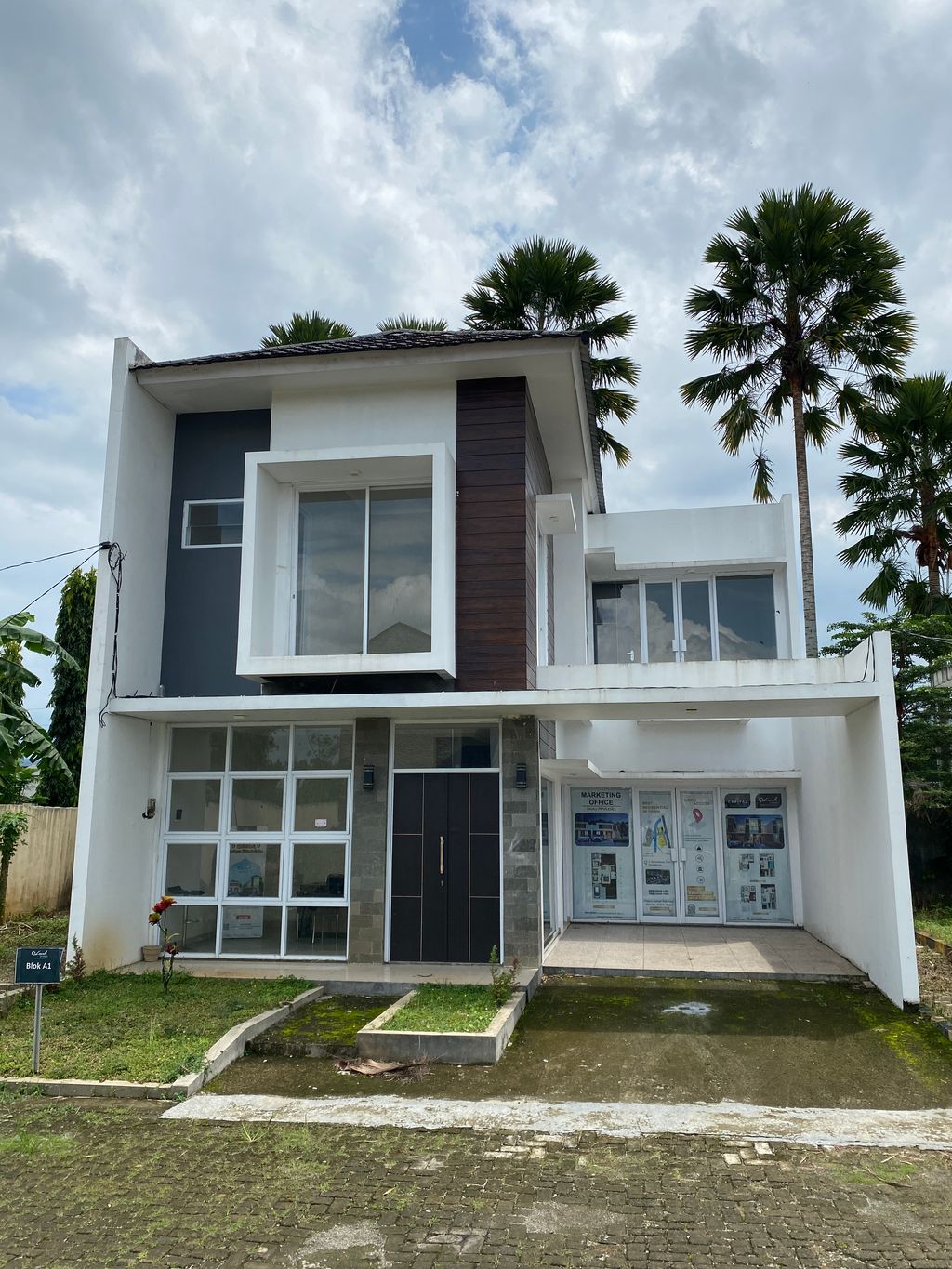 foto contoh rumah perumahan Lavali Privileges