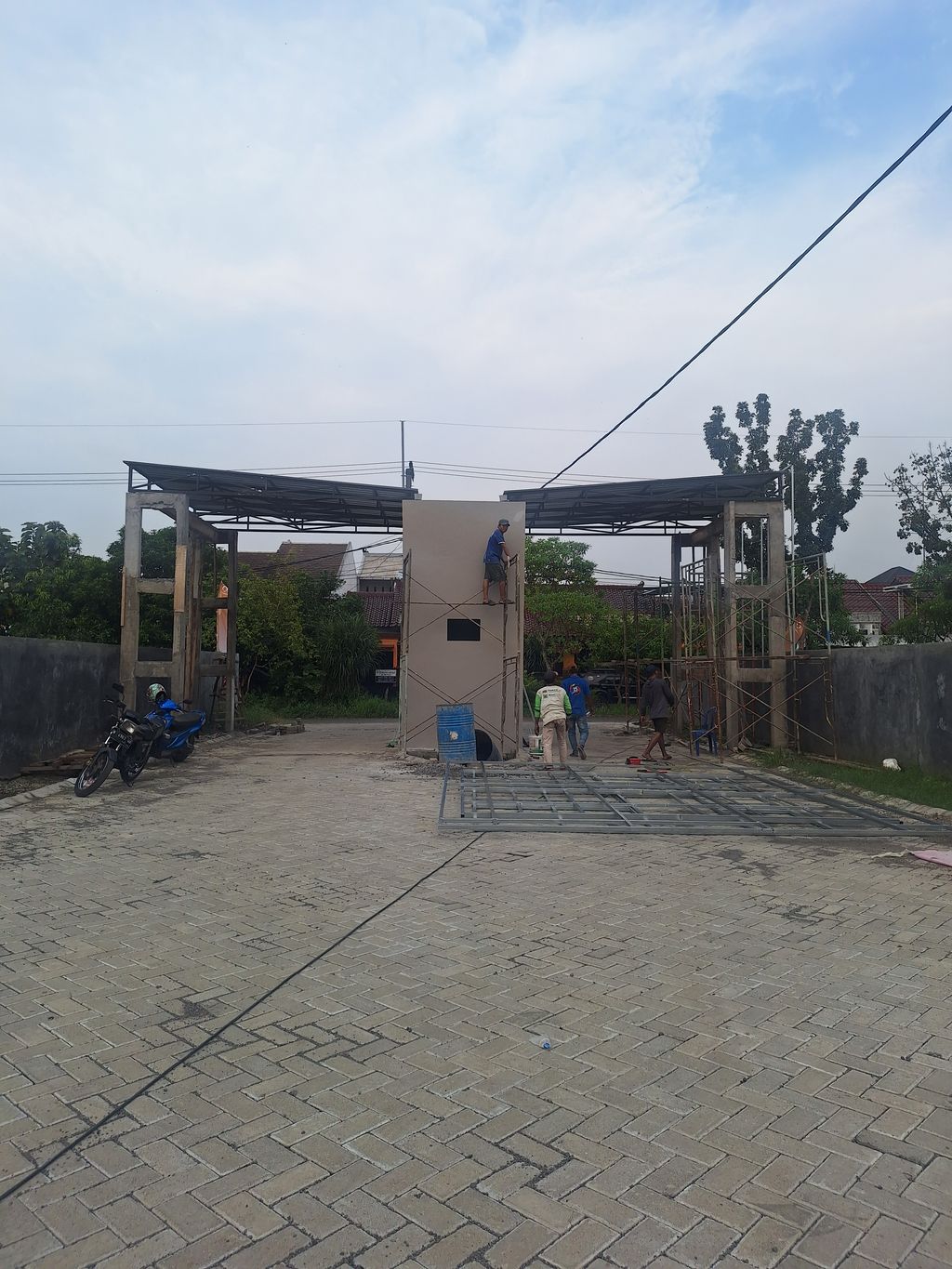 foto gerbang perumahan Cluster Nirwana Samesta Surodinawan