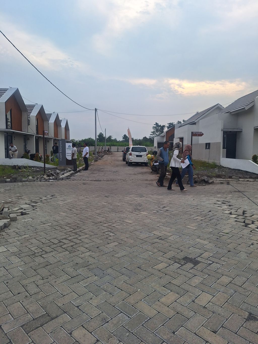 foto posisi tengah perumahan Cluster Nirwana Samesta Surodinawan