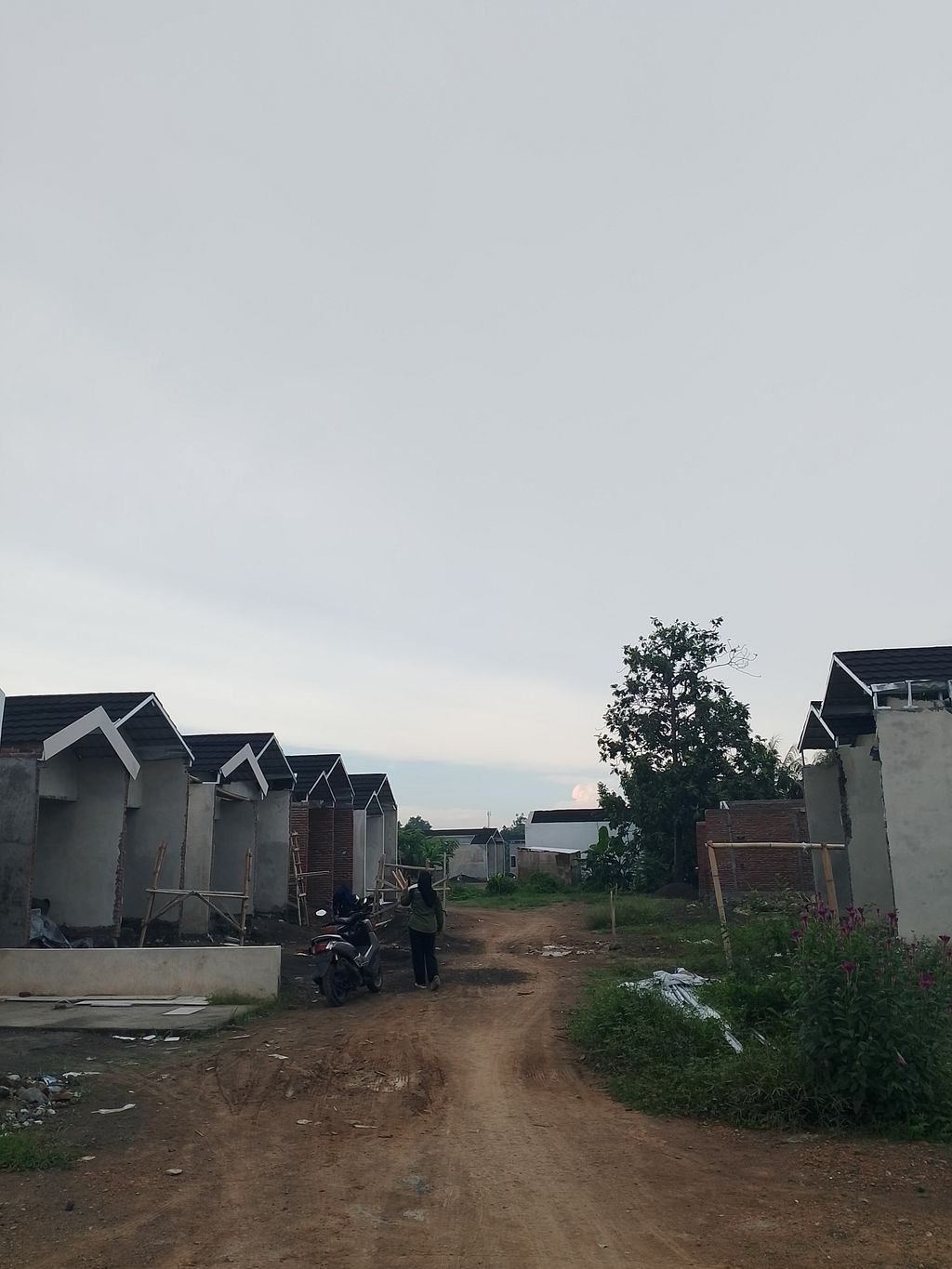 foto posisi tengah perumahan GRIYA PRATAMA LABUAPI