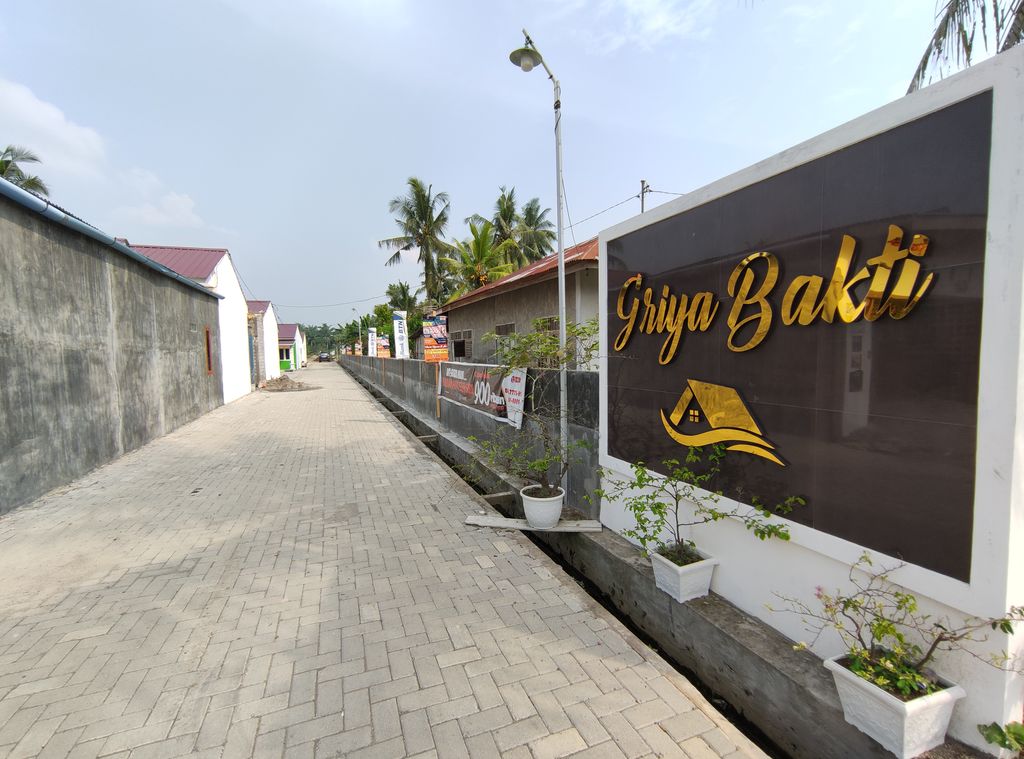 foto gerbang perumahan GRIYA BAKTI 2