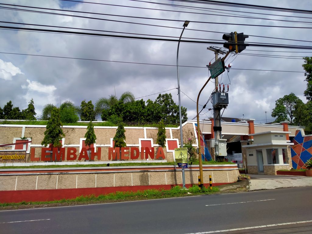 foto gerbang perumahan LEMBAH MEDINA TAHAP 5