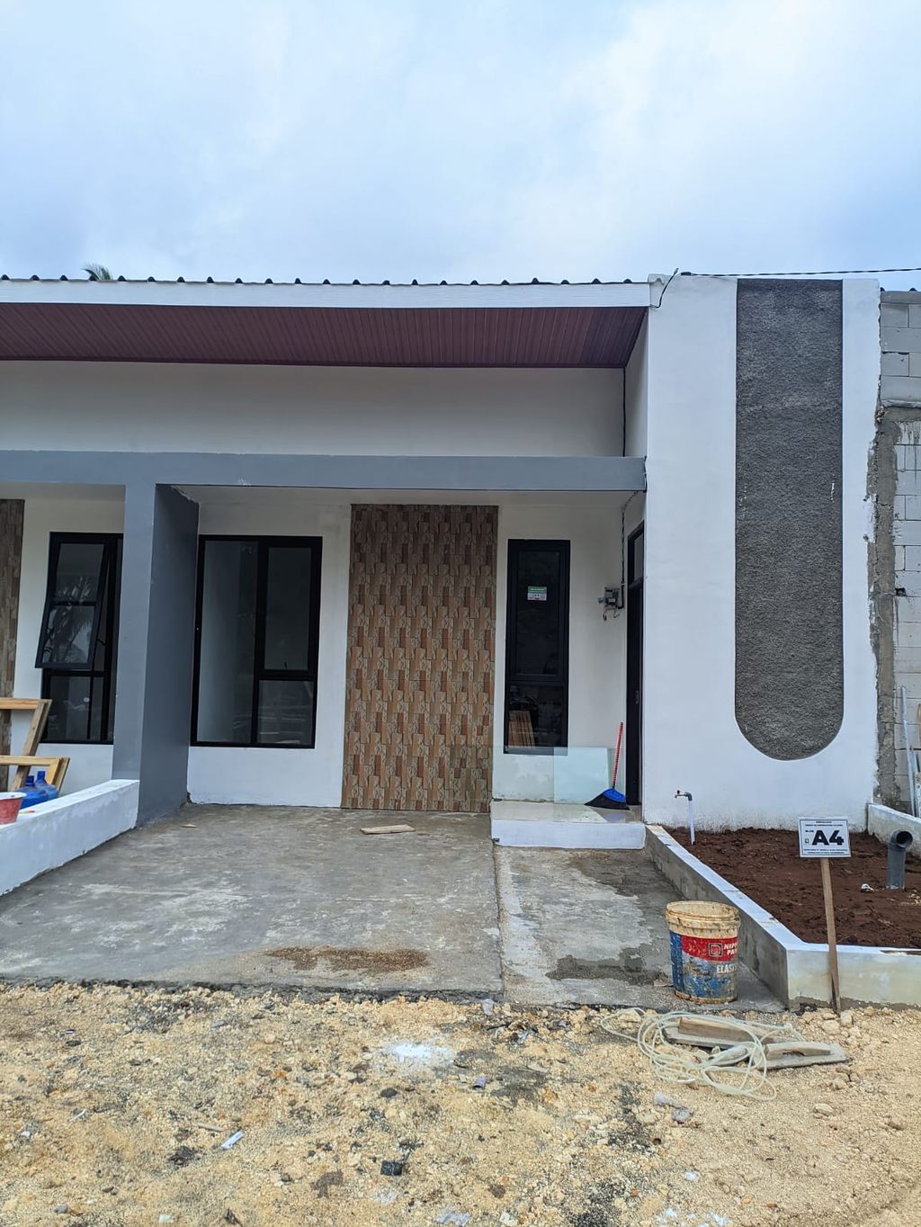 foto tampak rumah tipe 36/66 perumahan Green Scandinavian Ciliang