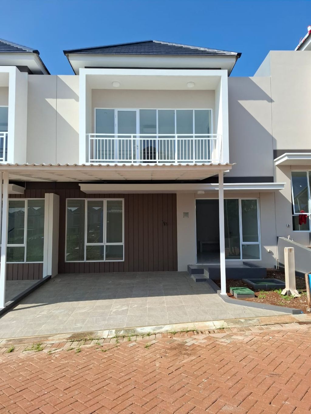 foto tampak rumah tipe Paramount Village perumahan PARAMOUNT VILLAGE SEMARANG