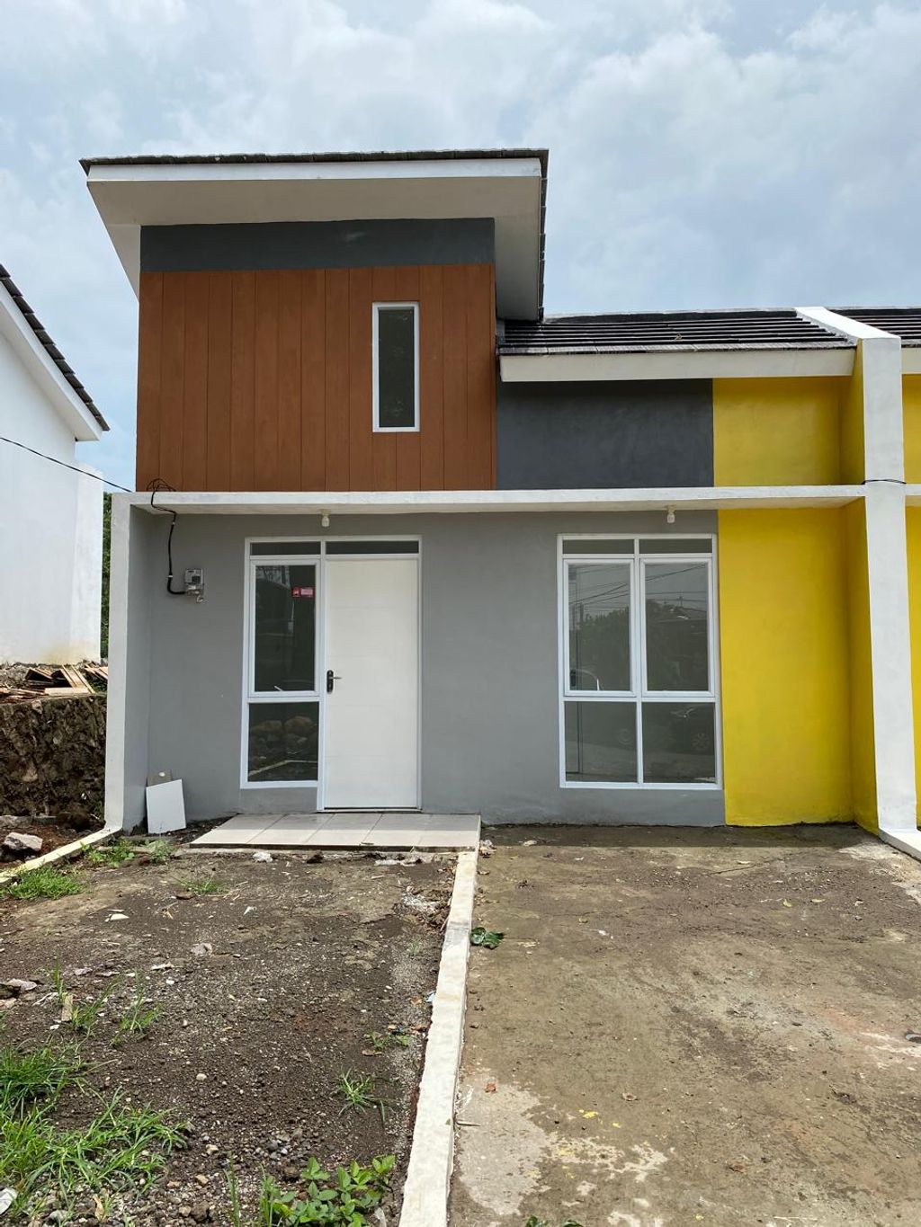 foto tampak rumah tipe RS 38/120 perumahan Samesta Bukit Beringin Lestari