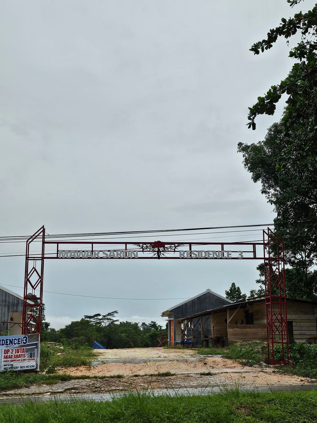 foto gerbang perumahan Mawar saron residence 3