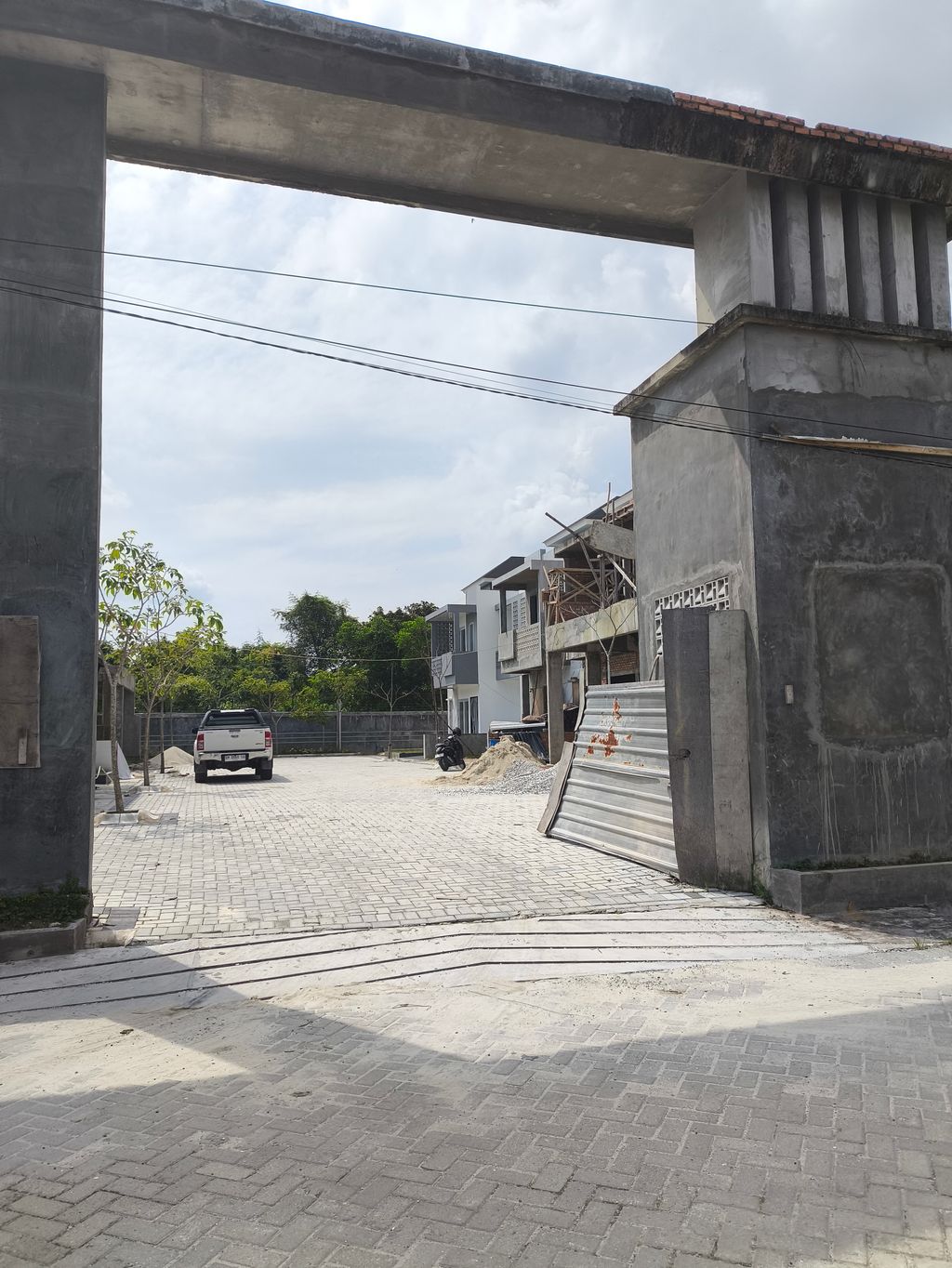 foto gerbang perumahan Green Park Residence