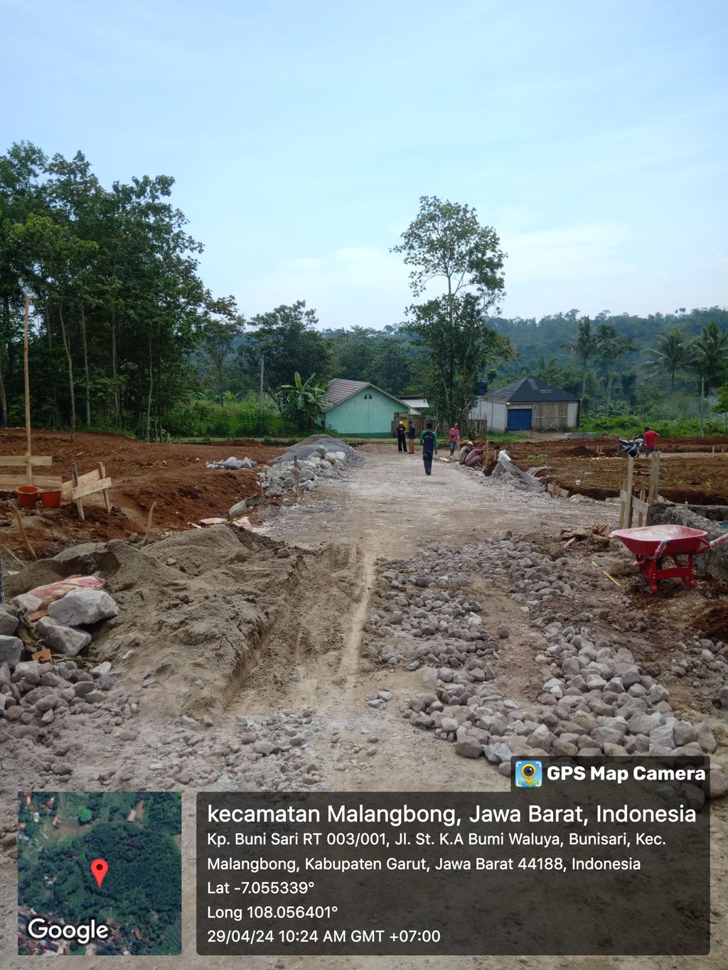 foto posisi tengah perumahan PERUMAHAN AKA LEWO PERMAI
