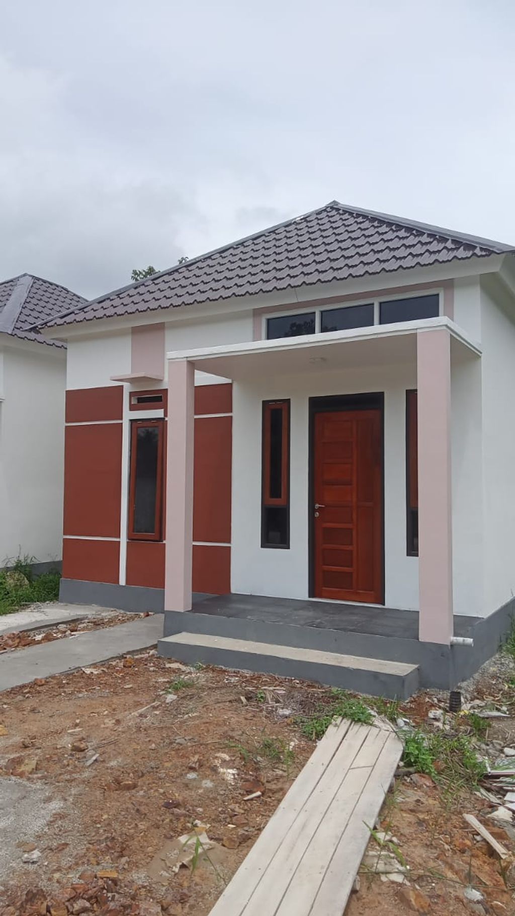 foto tampak rumah tipe 36/184 perumahan Komplek Perumahan Navara Residence