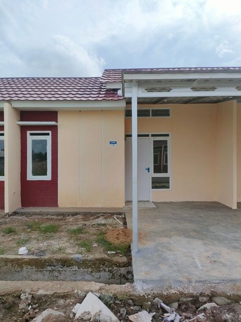 foto tampak rumah tipe 28/60 perumahan KLARI REGENCY 3