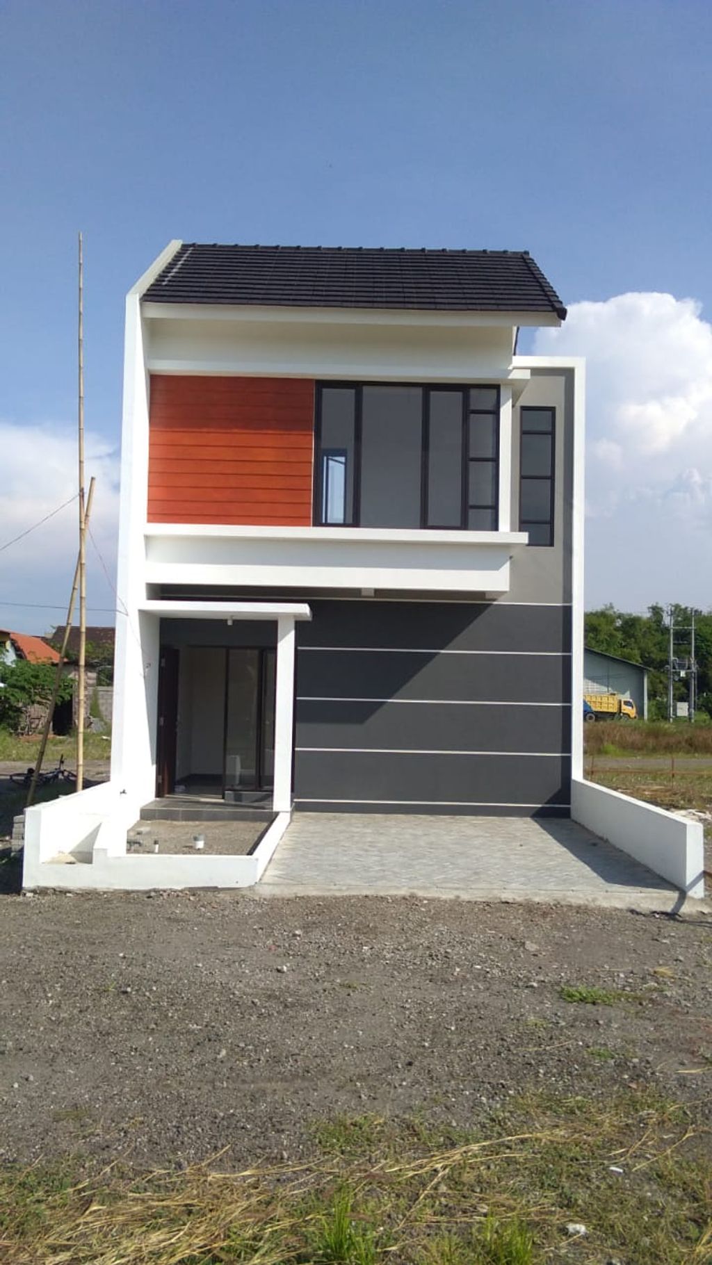 foto tampak rumah tipe WILLOW 54/72 perumahan GRAND EAST RESIDENCE