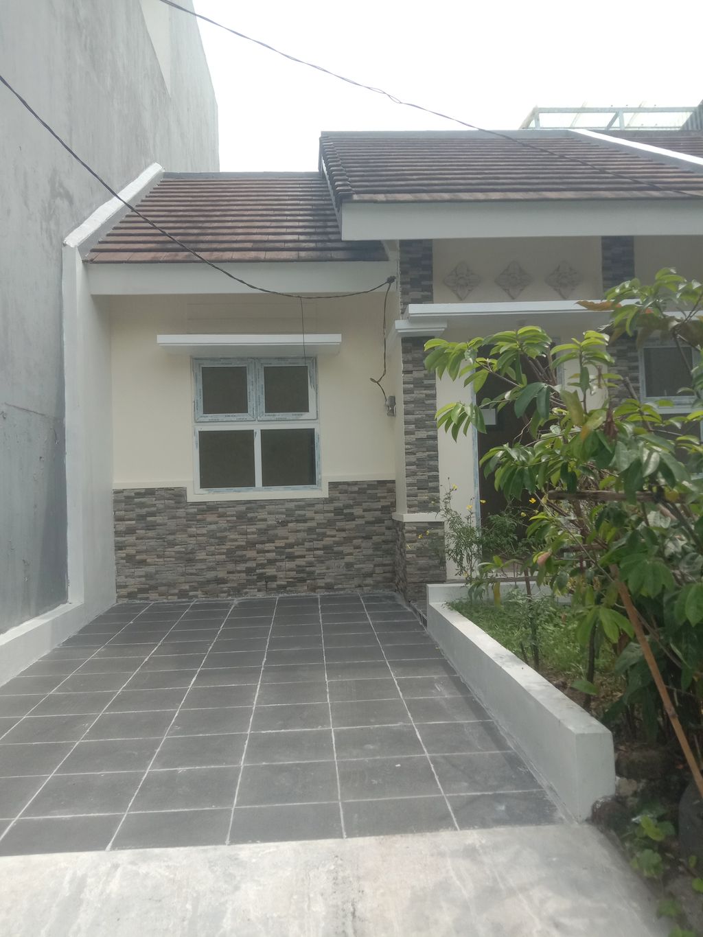 foto tampak rumah tipe 43/90 (Tahun 2024) perumahan Sawangan Residence Ideal