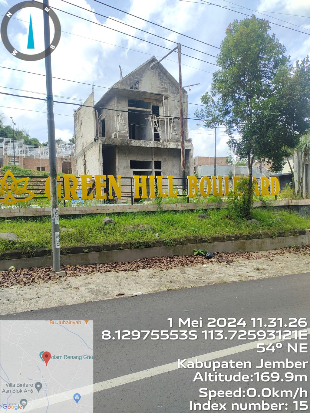 foto gerbang perumahan Greenhill Boulevard