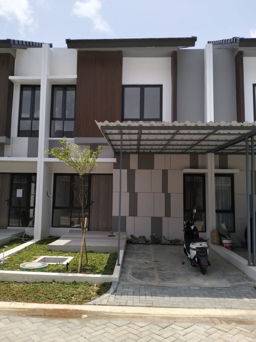 foto tampak rumah tipe SAPPHIRE perumahan GRAND ALMAS RESIDENCE