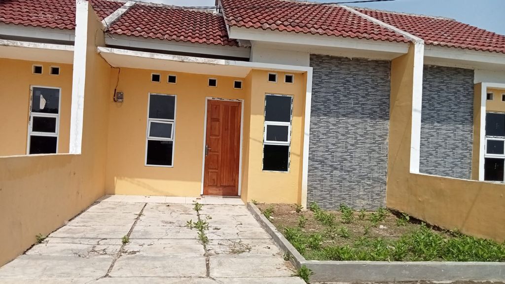 foto tampak rumah tipe 38/72 perumahan Dhita Residence