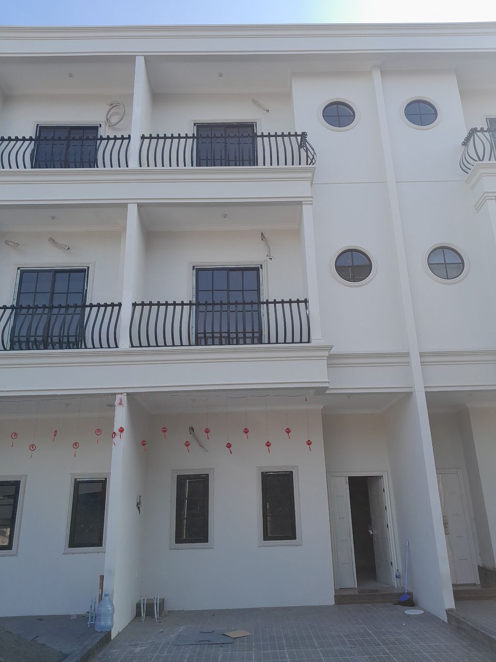 foto tampak rumah tipe 60/70 perumahan GRAND MEDITERANIA RESIDENCE