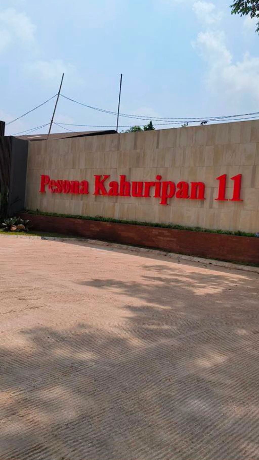 foto gerbang perumahan PESONA KAHURIPAN 11