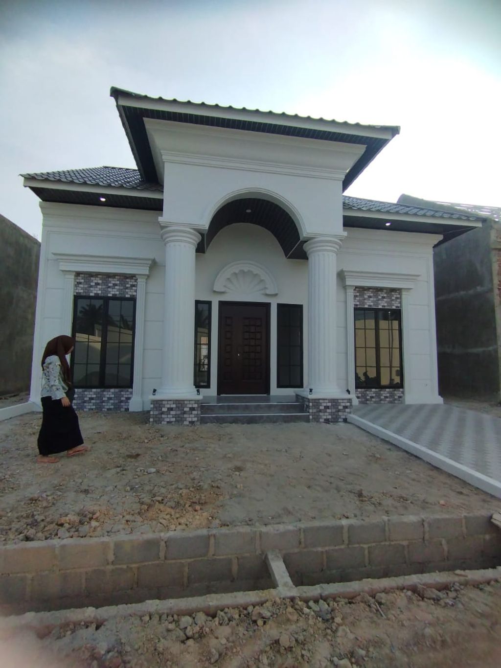 foto tampak rumah tipe 80 HERMES perumahan SAHARA RESIDENCE 3