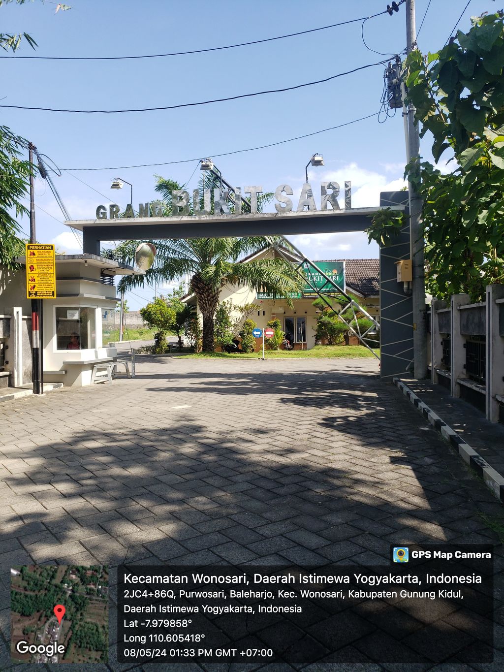 foto gerbang perumahan GRAND BUKIT SARI