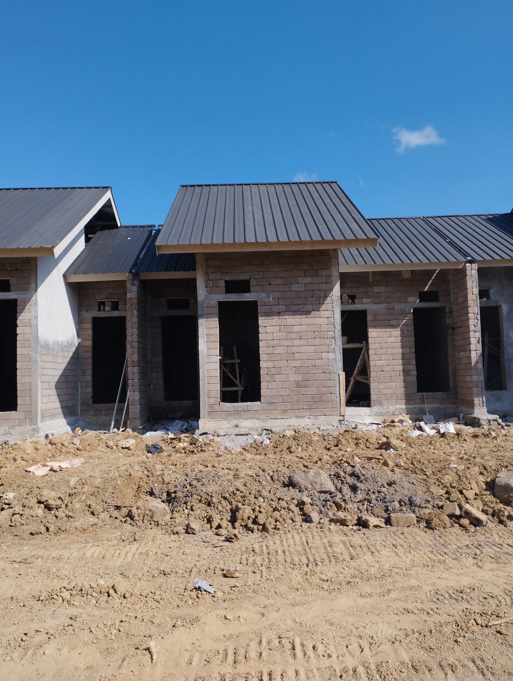foto contoh rumah perumahan TAMAN MANDALI 2
