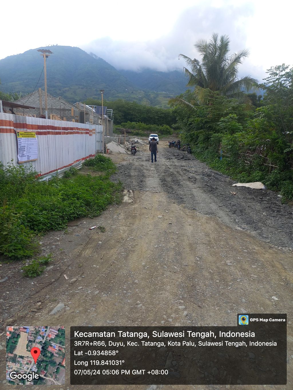 foto gerbang perumahan CLUSTER SKY HILLS