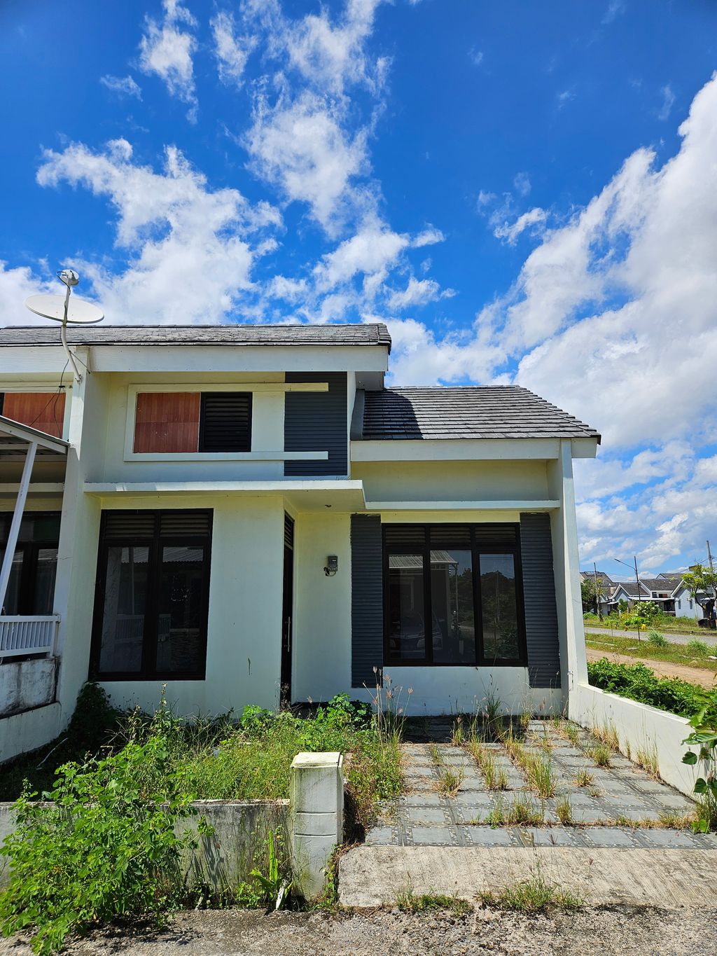 foto tampak rumah tipe Topaz perumahan Yuhana Residence